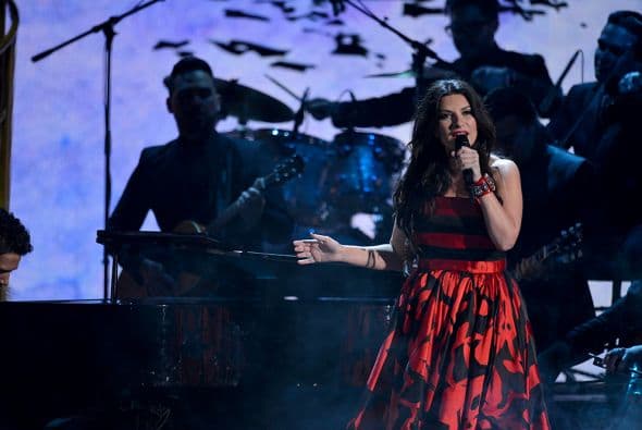 En Premio Lo Nuestro Laura nos cautivó con un popurrí de sus grandes éxitos.