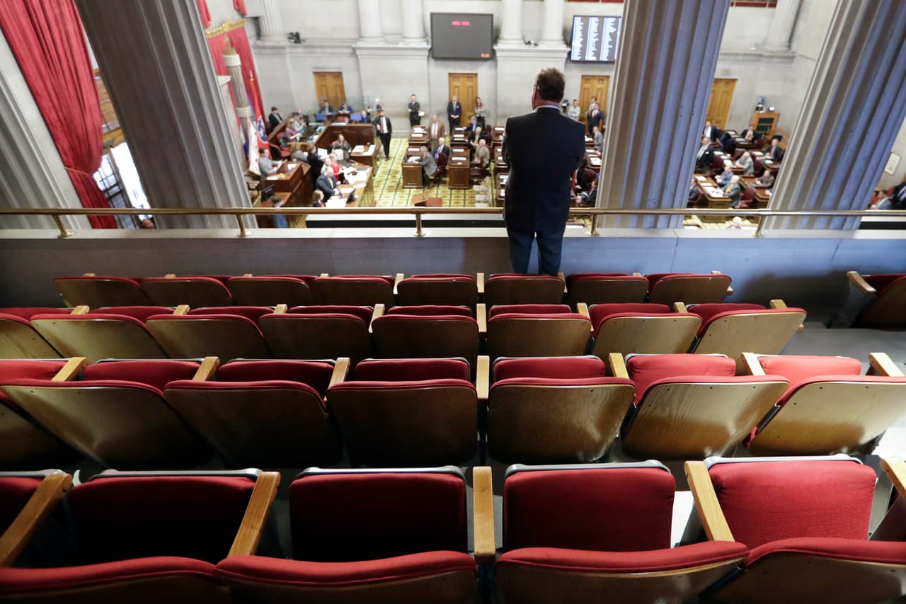 Los asientos vacíos durante una sesión de la Cámara de Representantes de Tennessee, en Nashville. El capitolio estatal se mantiene cerrado al público.