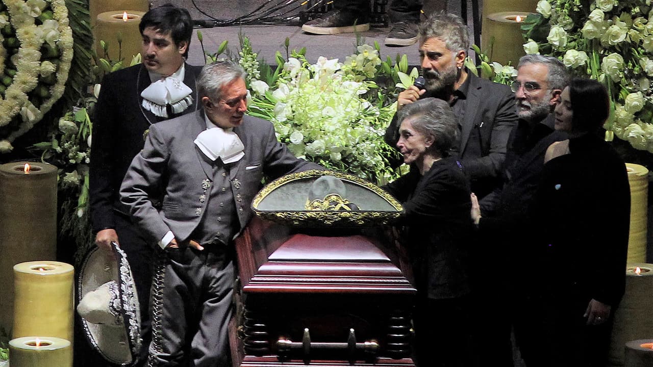 México da el último adiós a Vicente Fernández entre cantos y aplausos