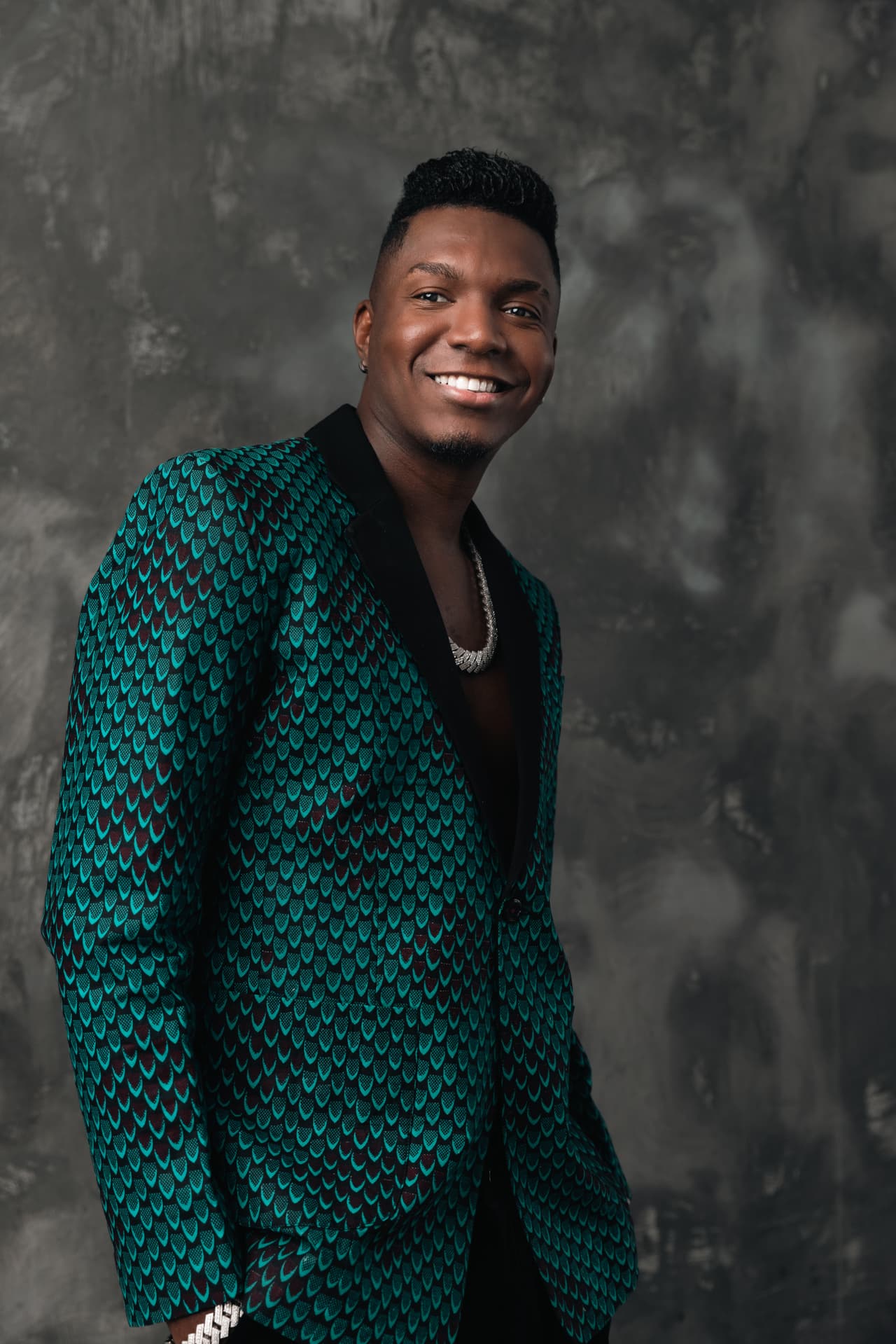 <b>Venesti,</b> cantante, compositor y productor colombiano.