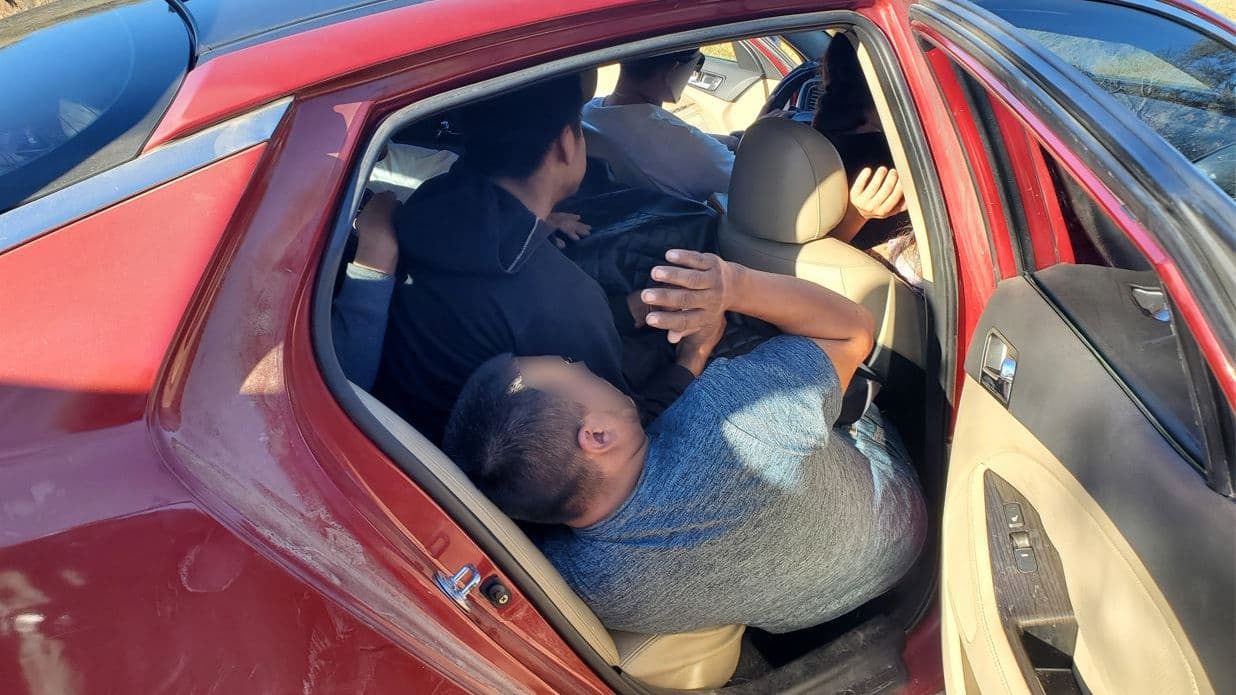 Tres de ellos eran ciudadanos estadounidenses que serán procesados por tráfico de personas.