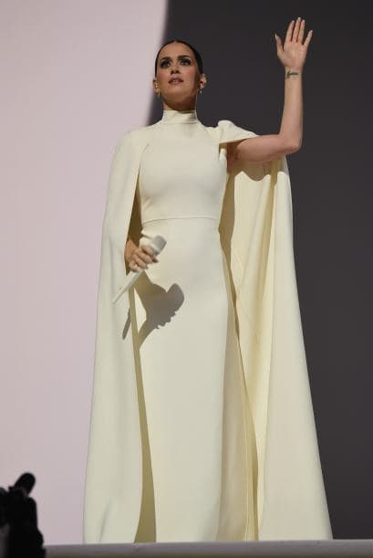 La canción fue escrita cuando ella rompió con el comediante Russell Brand y habla del trauma emocional que él le dejó cuando dejaron de ser esposos.