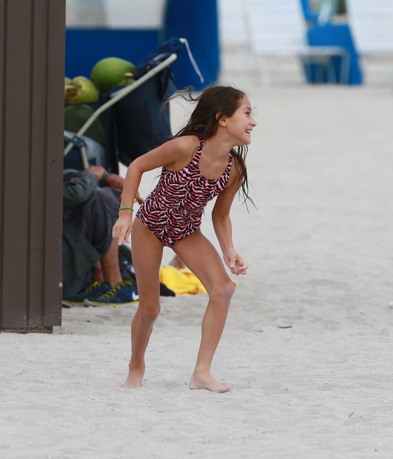 En traje de baño, estuvieron jugando largo rato.