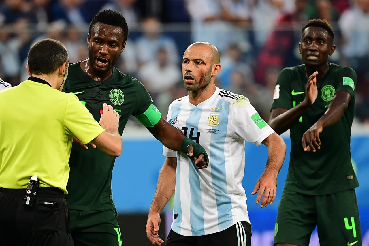 TOPSHOT - Argentina's midfielder Javier Mascherano (2nd-R) speaks to Turkish referee Cuneyt Cakir (L) during the Russia 2018 World Cup Group D football match between Nigeria and Argentina at the Saint Petersburg Stadium in Saint Petersburg on June 26, 2018. (Photo by Giuseppe CACACE / AFP) / RESTRICTED TO EDITORIAL USE - NO MOBILE PUSH ALERTS/DOWNLOADS (Photo credit should read GIUSEPPE CACACE/AFP/Getty Images)