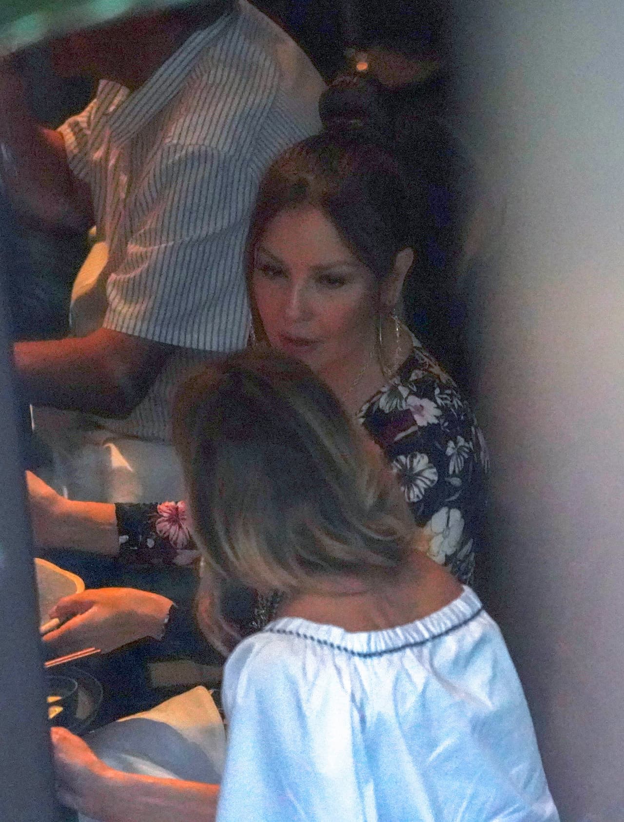 Las dos celebridades aprovechan cuando tienen la oportunidad para juntarse, como la vez que 
<b><a href="https://www.univision.com/shows/el-gordo-y-la-flaca/thalia-y-lili-estefan-se-fueron-a-comer-en-miami-y-tommy-mottola-no-las-dejo-solas-fotos">fueron captadas comiendo juntas</a></b> en un restaurante de Miami en mayo pasado.