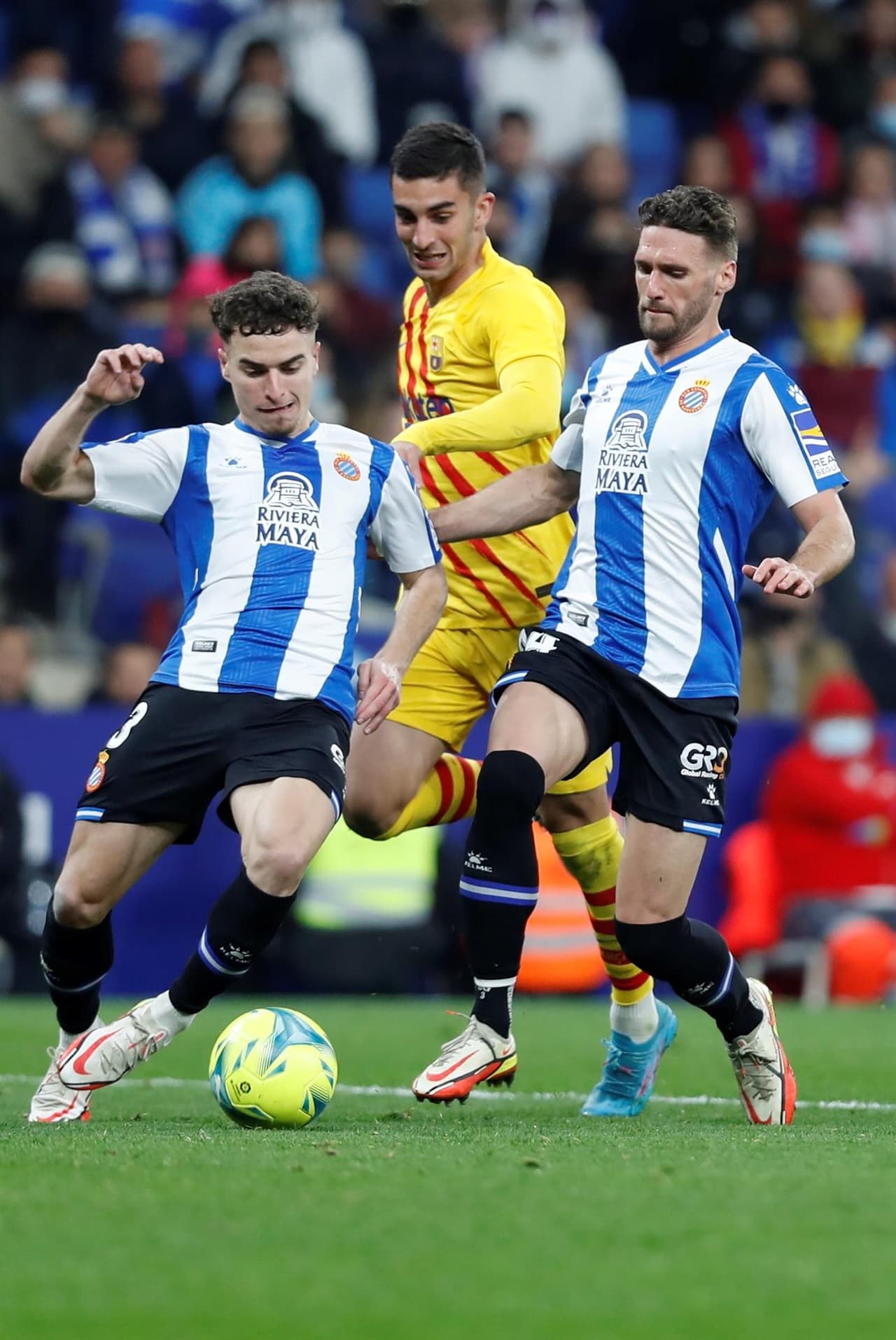 Barcelona hace empate de último minuto ante el Levante 2-2 durante la J24 en La Liga. Pedri abrió el marcador a favor de los culés, pero Sergi Darder y Raúl de Tomás pusieron arriba a los locales y, en el 90+2' Luuk de Jong salvó al equipo de Xavi con golazo.
