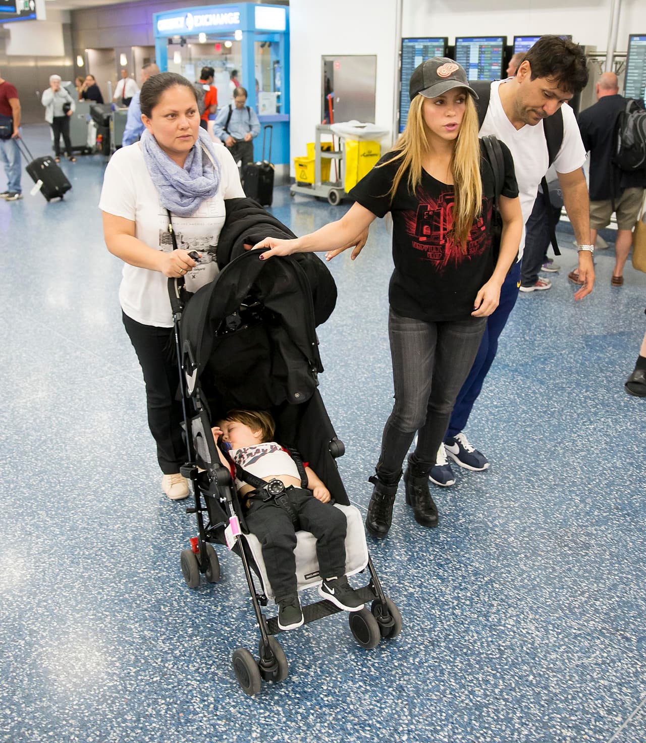 Esta vez Shakira se encuentra promoviendo su participación en la película animada "Zootopia" en donde prestó su voz a una gacela muy sexy.