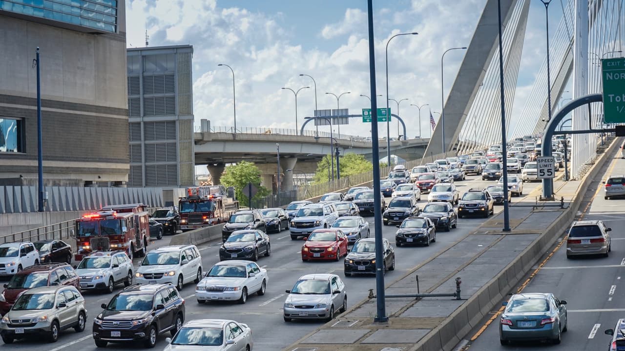 <h3 class="cms-H3-H3">3. Boston, MA</h3>
<br>Viaje promedio:
<b>40 minutos</b>
<br>Número de pasajeros:
<b>517,194</b>
<br>Hasta media hora:
<b>13%</b>
<br>Hasta una hora:
<b>84%</b>
<br>Más de una hora:
<b>16%</b>