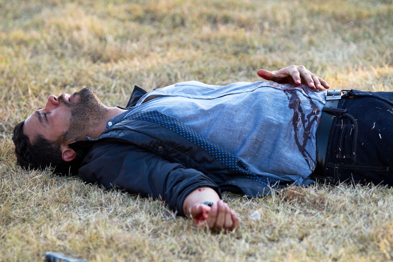 Trágicamente, los dos abrieron fuego y resultaron heridos.