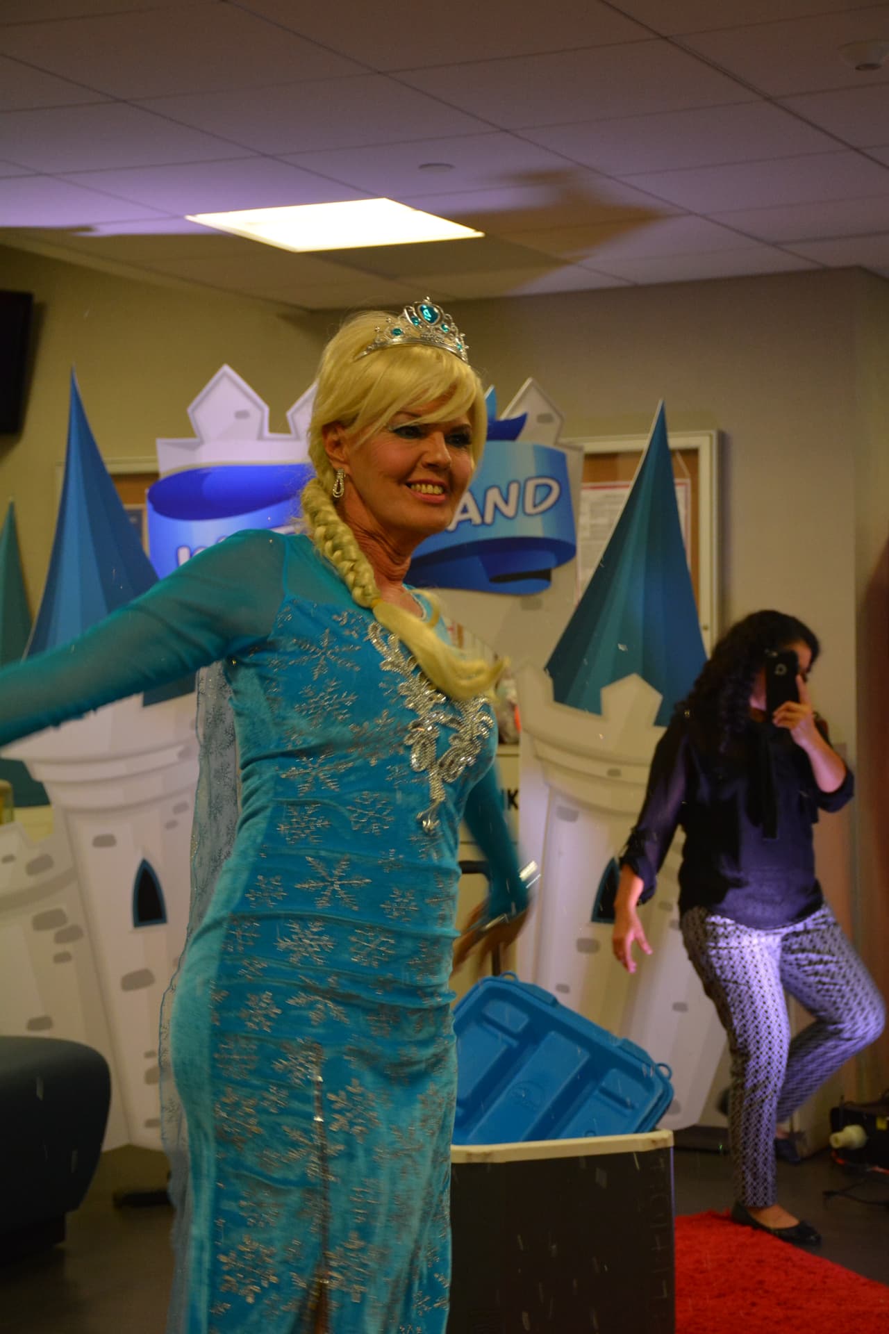 Desde el clásico payaso horrífico hasta los cuentos de hadas, pero con un toque diferente, se celebró el concurso este viernes en las oficinas de Univision en Miami.