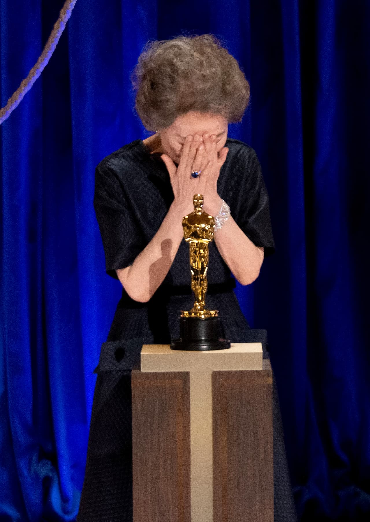 El domingo 25 de abril, l
<b>a coreana Youn Yuh-jung</b>, de 73 años, se quedó con el Oscar a mejor actriz, en una ceremonia sin precedentes:
<b>un actor coreano nunca había sido nominado</b> previamente para un premio de la Academia.