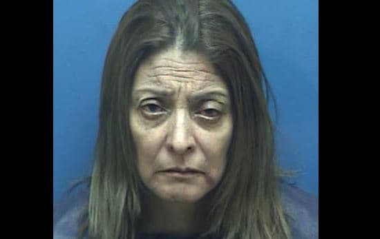 Detienen a mujer acusada de amarrar a su hijo de 3 años y ponerle una bolsa de plástico en su cabeza 