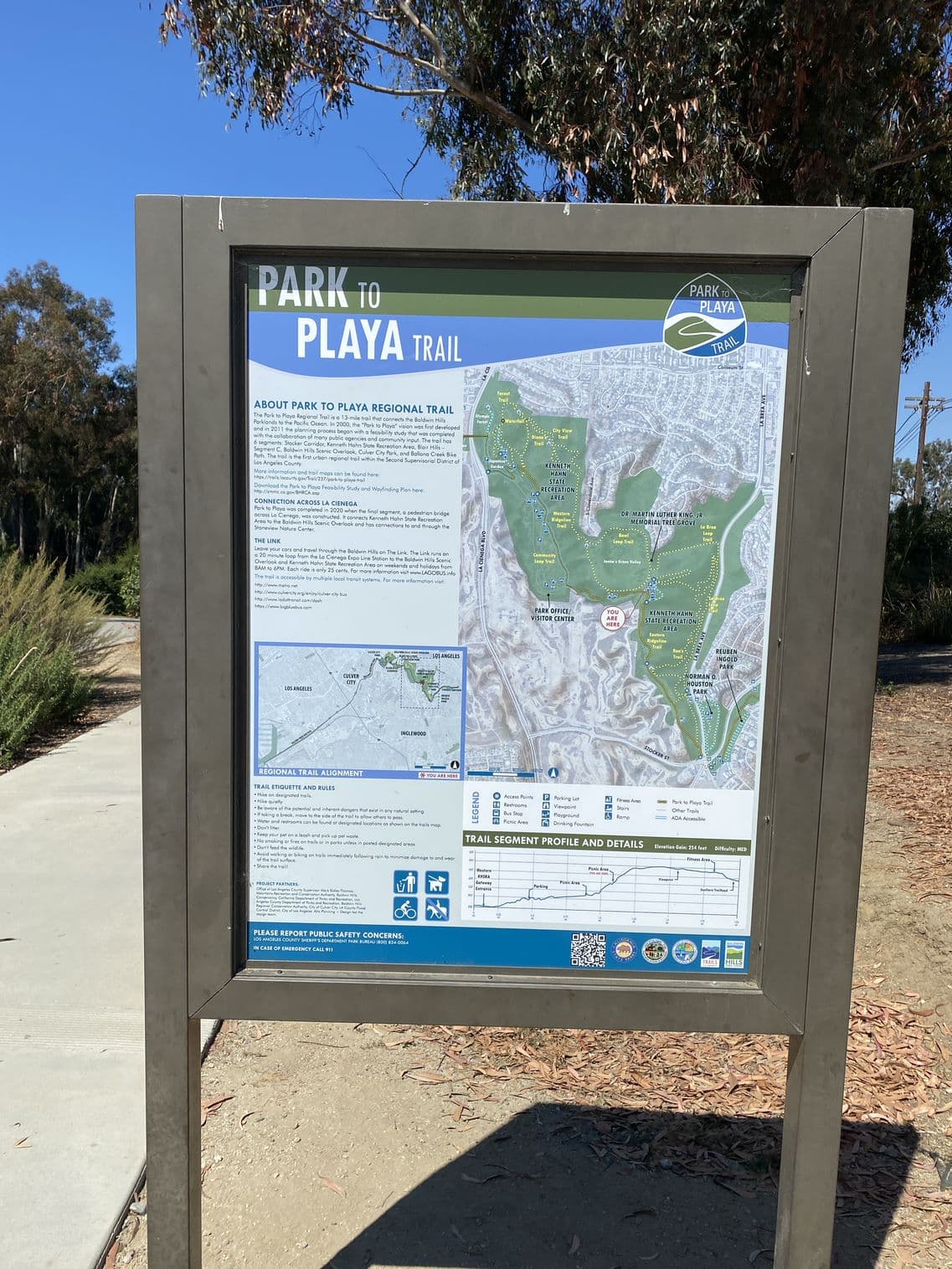 A quienes les gusta caminar, pueden llegar hasta 
<b>The Baldwin Hills Parklands </b>y recorrer 13 millas hasta llegar a la playa en Santa Mónica, donde espera un refrescante chapuzón.