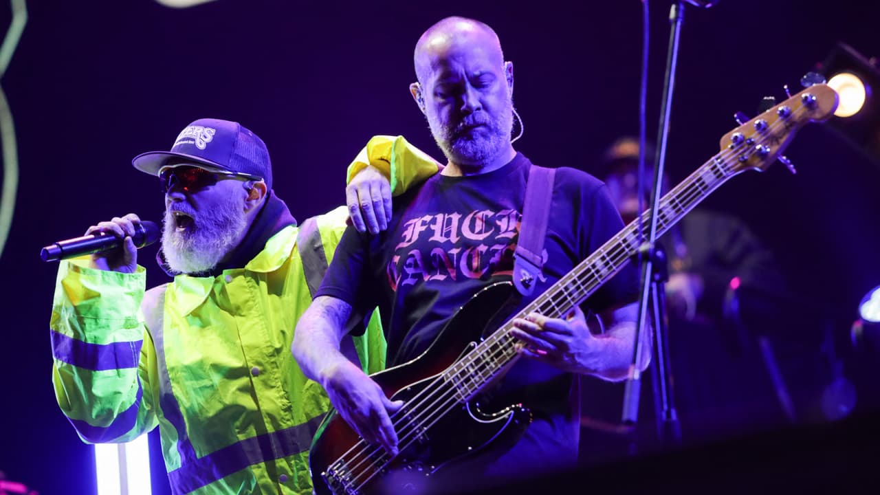 Sam Rivers junto a Fred Durst, cantante de Limp Biskit, durante el Estéreo Picnic Festival en Bogotá en marzo de 2024.