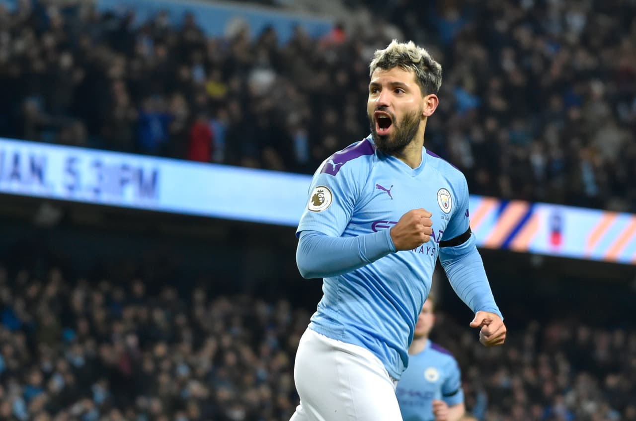 <b>9 – Sergio Agüero –</b> El argentino del Manchester City, es el único jugador no nacido en Europa que aparece en la lista. Desde su llegada al City, el Kun se convertido en el ídolo del club. Actualmente está situado en la cuarta posición de los goleadores históricos de la Premier League. Durante su estadía en el club, Agüero ha logrado conseguir 12 títulos, cuatro Premier Leagues, una FA Cup, tres Community Shield y cinco Copas de la Liga.