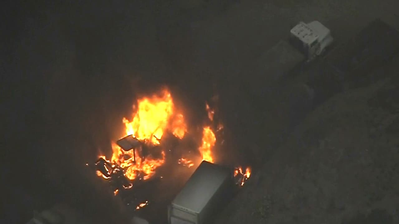 El fuego Hill al noroeste de Los Ángeles. 
<b>Se esperan fuertes vientos en las montañas del condado Ventura y en los valles y áreas costeras,</b> advirtió el Servicio Nacional de Meteorología.