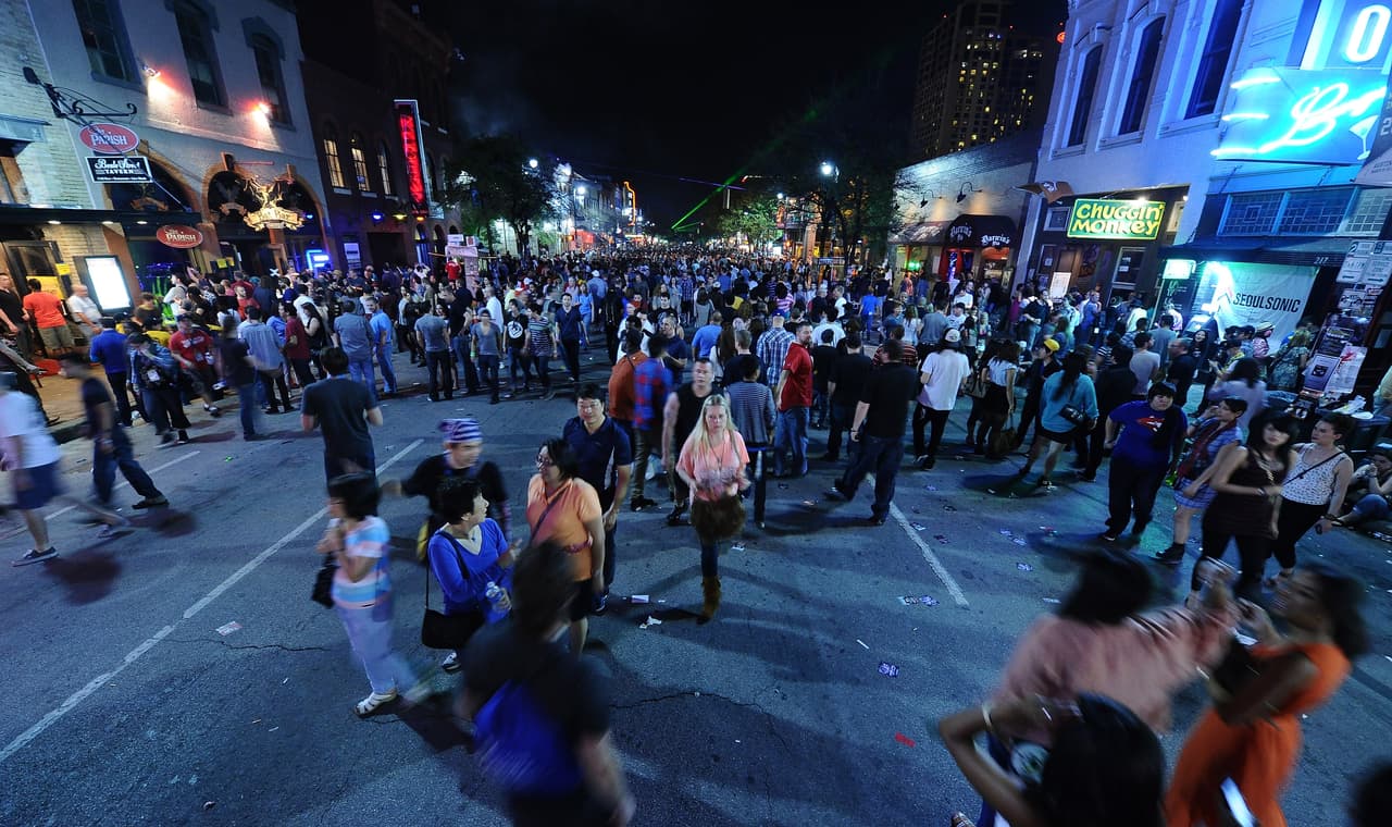 Dos personas mueren por sobredosis en la calle Sexta en Austin: autoridades lanzan alerta 
