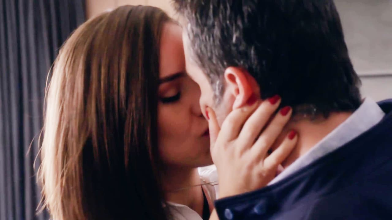 Antes de irse nuevamente, y celosa por la boda de Sonia y Alejandro, Rubí le puso una trampa para probar que él aún la amaba.