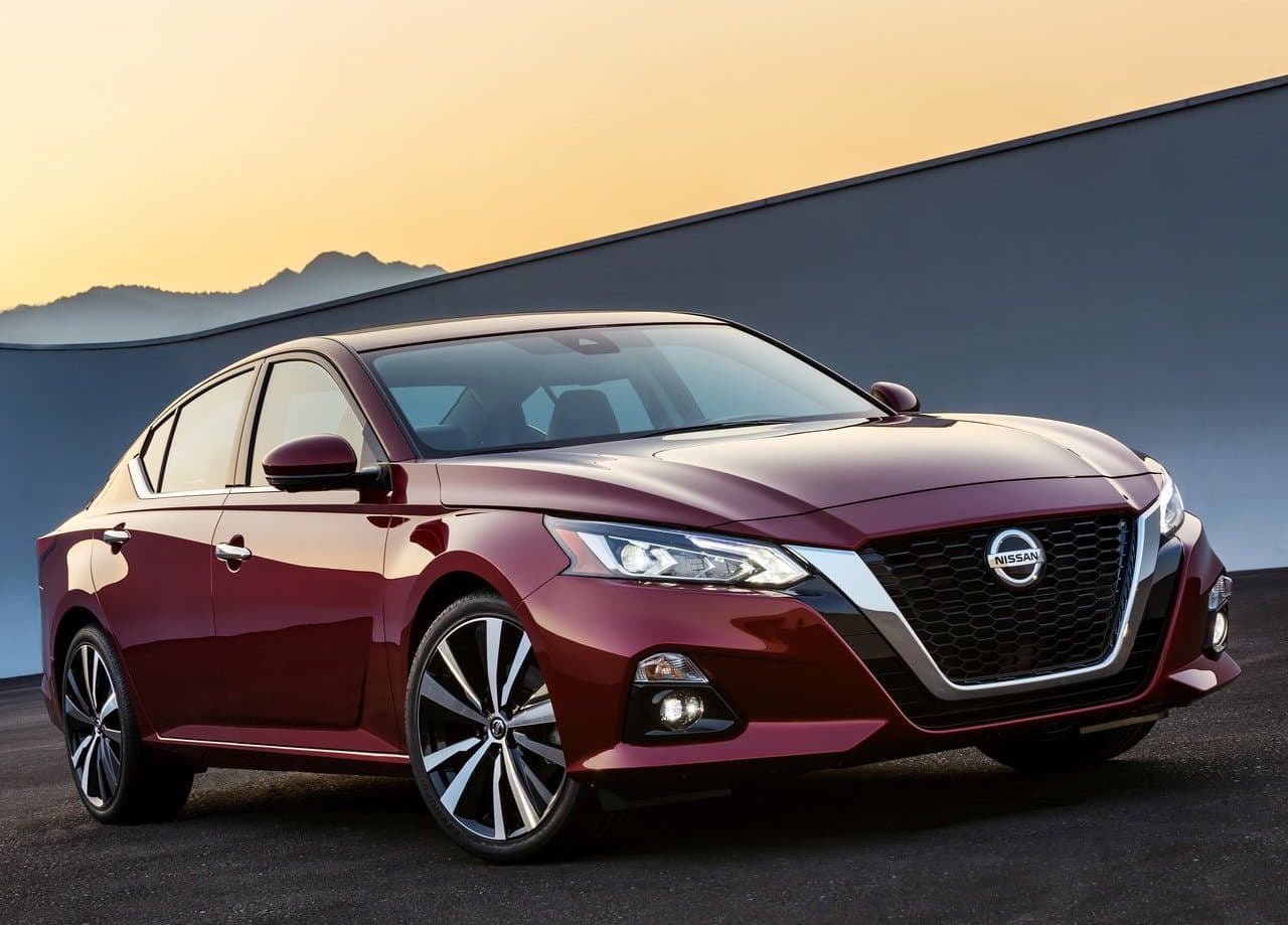 <b>Nissan</b>
<br>
<br>Aunque en sus campañas publicitarias no hacen referencia al Viernes Negro, Nissan tiene varias ofertas interesantes hasta el 2 de diciembre. Con la Nissan Rogue 2019, los compradores pueden aplicar a $0 de prima y no pagos por los primeros 90 días. También tienen la opción de un Altima 2019 con 0% de APR y hasta $2,000 en devolución al escoger un financiamiento de 36 meses.
<br>
<br>En imagen: Nissan Altima 2019