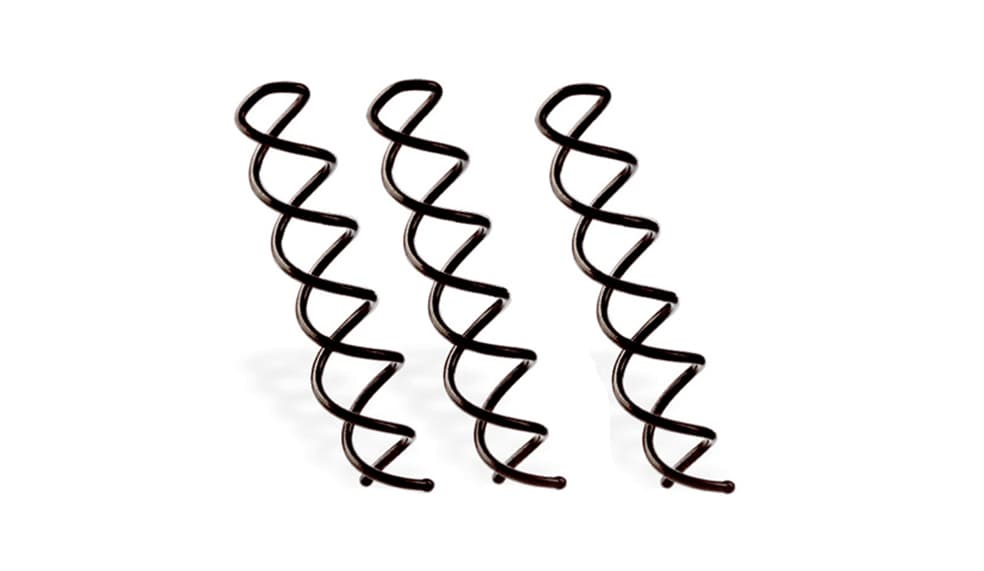 5. RICKY CARE TWIST PINS, Ricky’s, $7 dólares | Con estos pasadores puedes crear diferentes peinados de manera rápida y sencilla. Su mayor virtud es que no trozan ni maltratan el pelo como algunas bandas de plástico. Una de las opciones de peinado que puedes hacer con ellos es el recogido de bailarina que si colocas bien los pasadores se mantendrá intacto por horas. Tip de insider: debes crear el peinado y torcerlos como tornillos en el pelo, uniendo uno a otro.