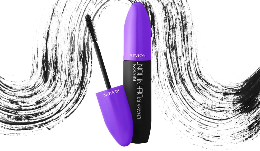 6. DRAMATIC DEFINITION, Revlon, Target, $5.99 dólares |La fórmula de esta máscara de pestañas no deja grumos, ni pega las pestañas una con otra. Además, el diseño del cepillo tiene cerdas cortas y largas para que cada pestaña (incluso las más pequeñitas) reciban la cantidad indicada de producto.