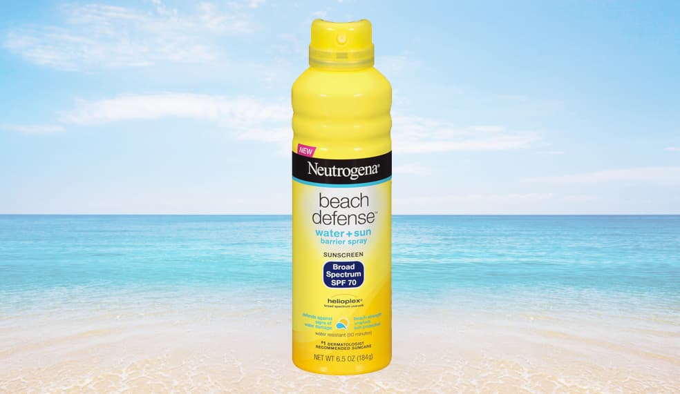 9. BEACH DEFENSE SUNSCREEN, Neutrogena, Ulta Beauty, $9.99 dólares | Los días de playa cuida la piel de todo tu cuerpo con este protector solar que tiene un nivel de protección de 70 FPS y previene el daño solar. Por su aplicador en spray se pone rápidamente y su fórmula ligera se distribuye fácilmente sobre la piel. Perfecto si tienes niños: aplicarles este protector solar será mucho más fácil que uno en crema.