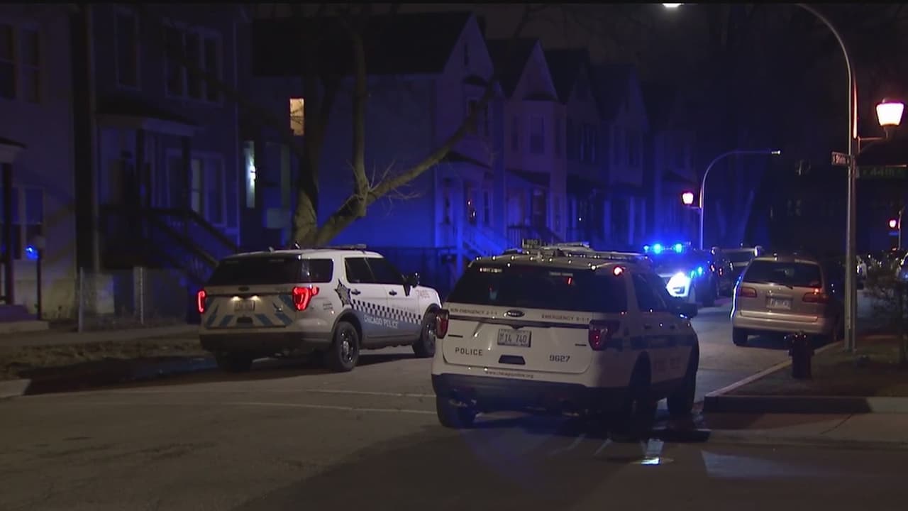 “Supuestamente habían robado un carro en el garaje de aquí de la esquina con unos niños adentro y que habían llegado hasta esta área”, dijo Lourdes Vega, una vecina del área donde encontraron el automóvil.