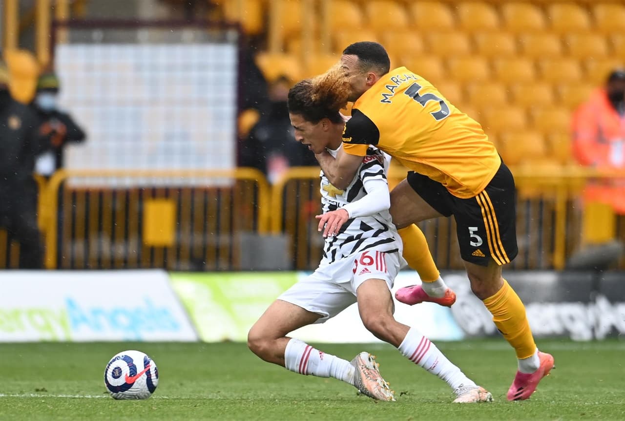 Wolverhampton sufre un descalabro ante el Manchester United 1-2 y así termina Nuno su estadía con los Wolves. Juan Mata y Anthony Elanga le dieron la victoria a los Red Devils, Nélson Semedo hizo el único tanto de los 'Lobos'. El mexicano Raúl Jiménez participó en el calentamiento del equipo.