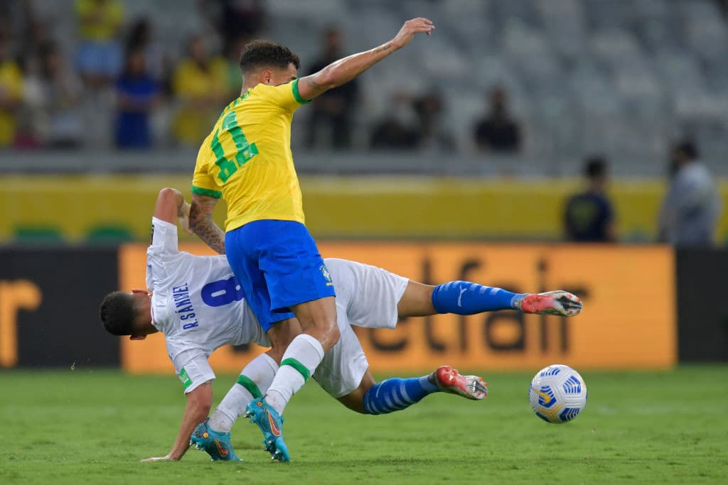 Con cuatro anotadores diferentes, Brasil le pega 4-0 a Paraguay y continúan en la cima de la eliminatoria con 39 unidades.