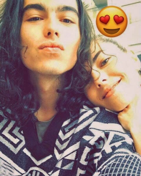 Al igual que ellos, también se convirtió en papá a muy corta edad.