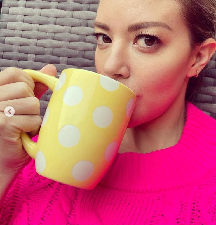 Tuvo que pasar por "meses de relactar", lo que significó estar "horas con una botellita y sondas para alimentar a Liam, obstrucciones en el pecho, problemas en la espalda, ansiedad por no saber si estaba alimentando bien" a su hijo y hasta "críticas".
<br>