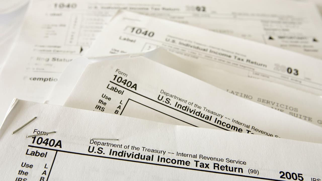 <b>Ten la documentación lista</b>
<br>La contadora Ramona Cedeño indicó que uno de los errores más comunes es no presentar la documentación completa.
<br>Puedes revisar los primeros pasos y 
<b><a href="https://www.univision.com/local/nueva-york-wxtv/temporada-impuestos-2023-fechas-clave-cambios-pasos-declaracion" target="_blank">la documentación necesaria en el siguiente enlace.</a></b>