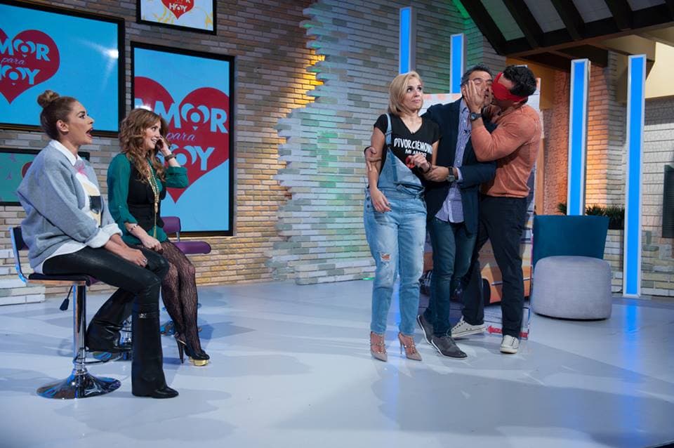 ¡Hasta a Héctor le tocó besito! ¡Qué envidia!