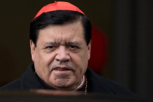 El cardenal mexicano Norberto Rivera ofrece disculpas por "palabras inadecuadas" hacia los gay