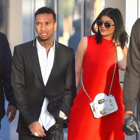La relación entre Kylie y Tyga se formalizó en 2015. Tuvo sus altas y bajas
<a href="https://www.univision.com/entretenimiento/en-menos-de-un-mes-kylie-jenner-olvido-a-tyga-y-esta-entregada-a-travis-scott-fotos#75fb92100001" target="_blank">, <b>hasta que se separaron en 2017</b>.</a>