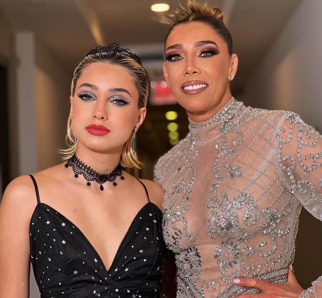 El pasado mes de septiembre, la actriz y Elisa acudieron a la ceremonia de los Premios Billboard 2022, que se realizó en Miami, y lo presumieron en sus cuentas de Instagram. 
<br>