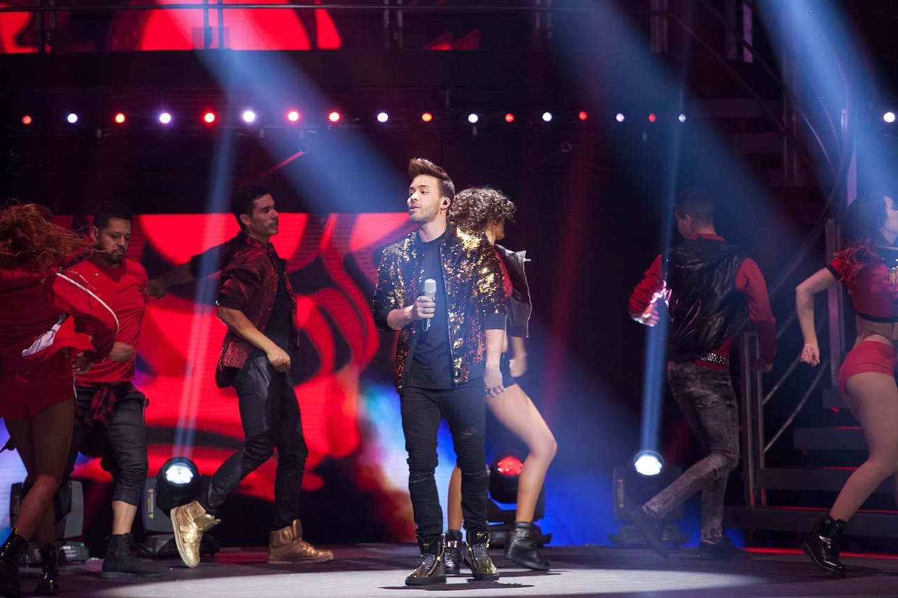 "Si esta noche tu novio te bota, dile que tú no estás sola", contó Prince Royce.