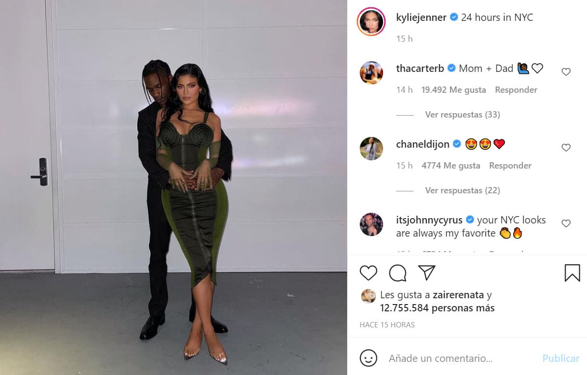 Después del evento, Kylie Jenner compartió una foto con Travis Scott abrazándola:
<b><a href="https://www.instagram.com/p/CQKgtRoHdrx/" target="_blank">"24 horas en Nueva York"</a></b>, la tituló.