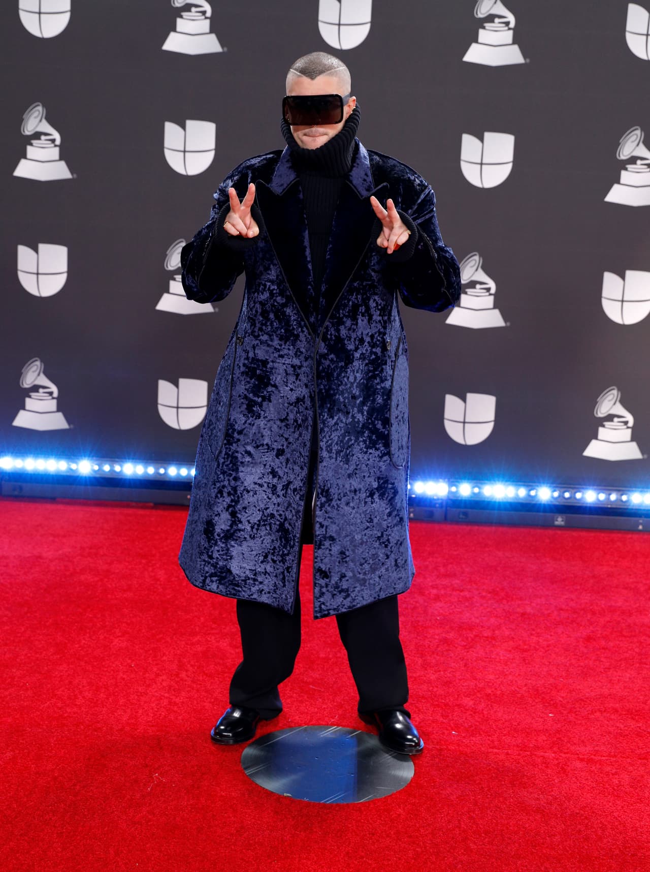 El cantante puertorriqueño Bad Bunny, con su muy particular estilo de vestir.