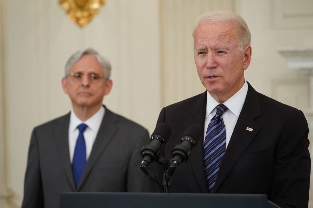 "Tolerancia cero" con las armas ilegales: Biden presenta su plan para controlar la creciente violencia armada
