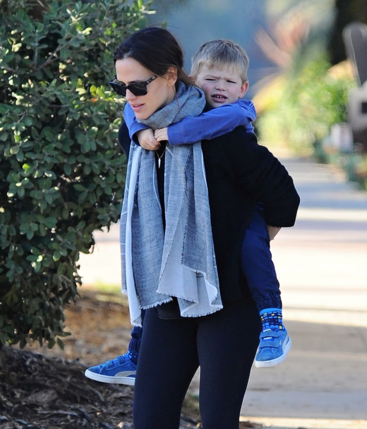 Aunque esperemos que más tarde Jen se haya tomado algo para la espalda...