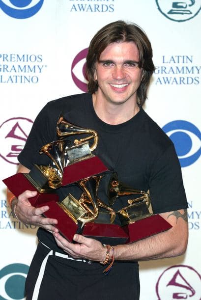 Llegado el 2003 Juanes también fue reconocido con el premio a Grabación del Año por 'Es Por Ti'.