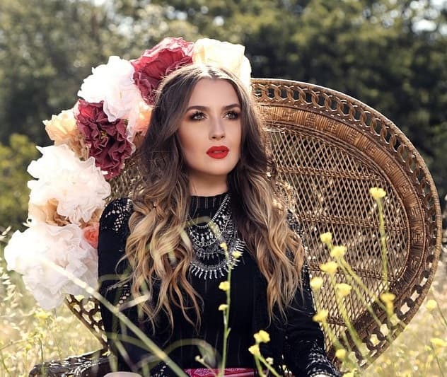 Kenia en este momento es la fuerza que Larry necesita mientras pasa por este momento tan duro.