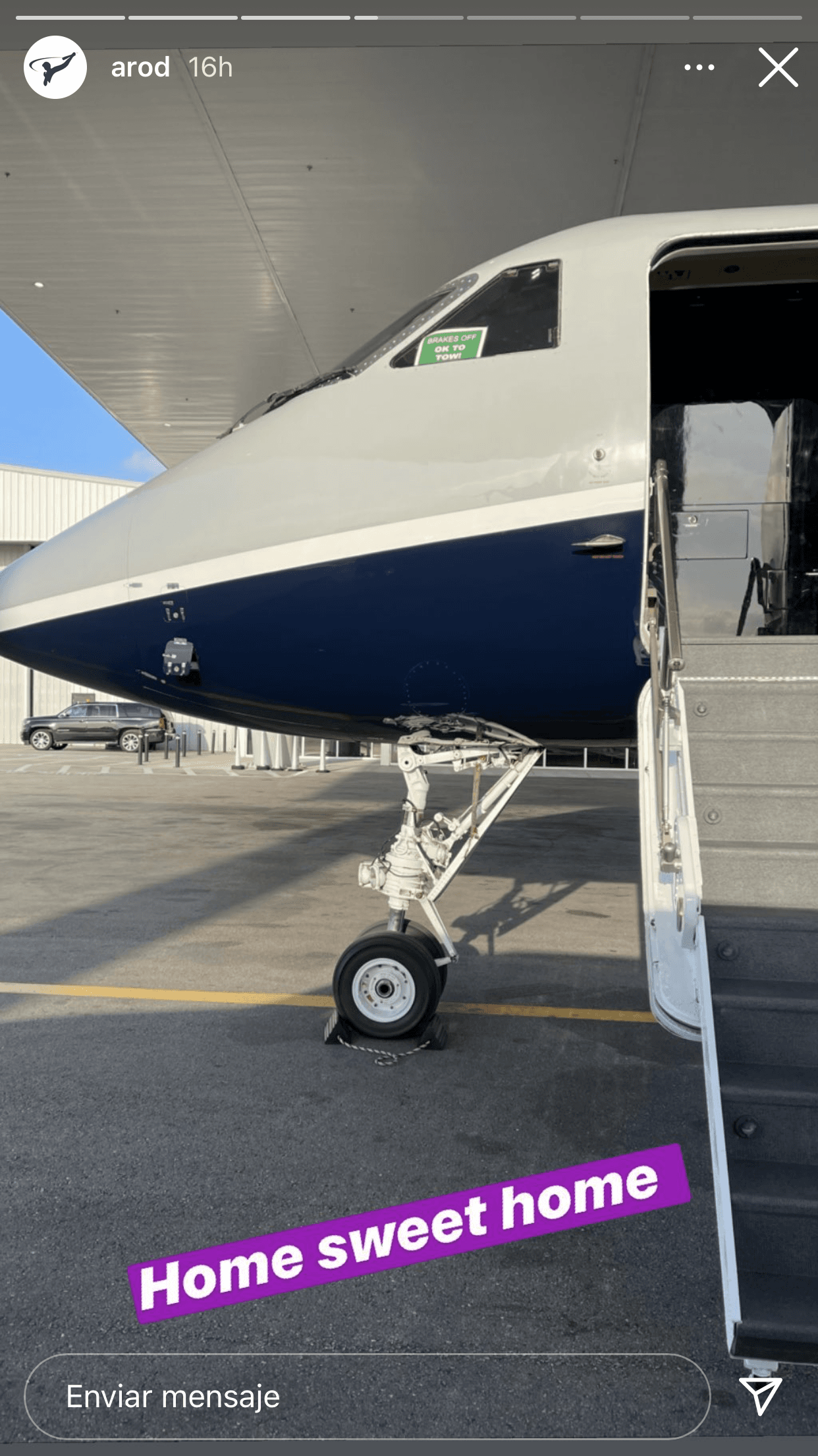 El sábado 24, publicó una imagen de un jet privado y escribió: "Hogar dulce hogar".
<br>