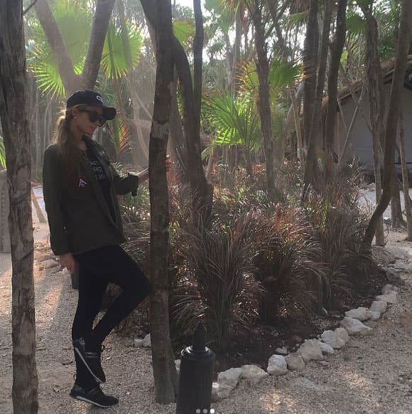 Paris Hilton con su novio en Tulum, México