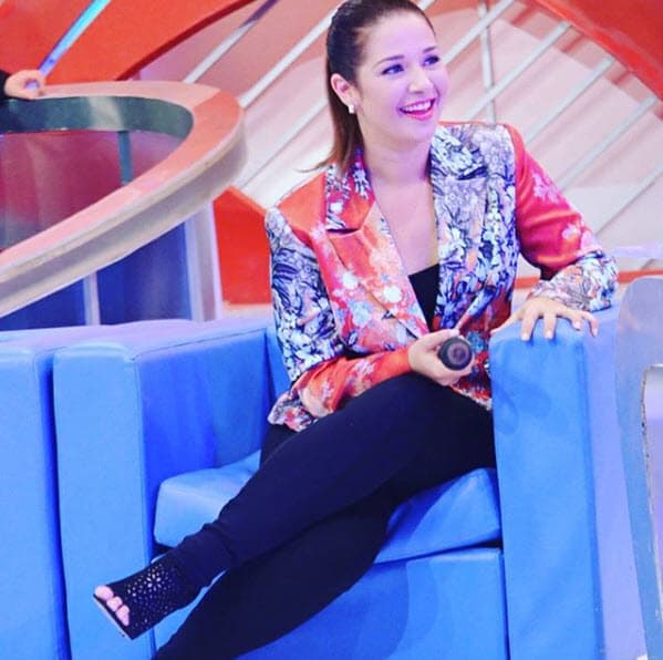 Aunque le es difícil sobrevivir en Venezuela actualmente, Daniela Alvarado no quiere emigrar a otro país por obligación: "Tengo 36 años y he vivido acá toda mi vida. Yo me voy el día que yo me quiera ir. no porque alguien me tiene que botar de mi país. Además, emigrar no es fácil".