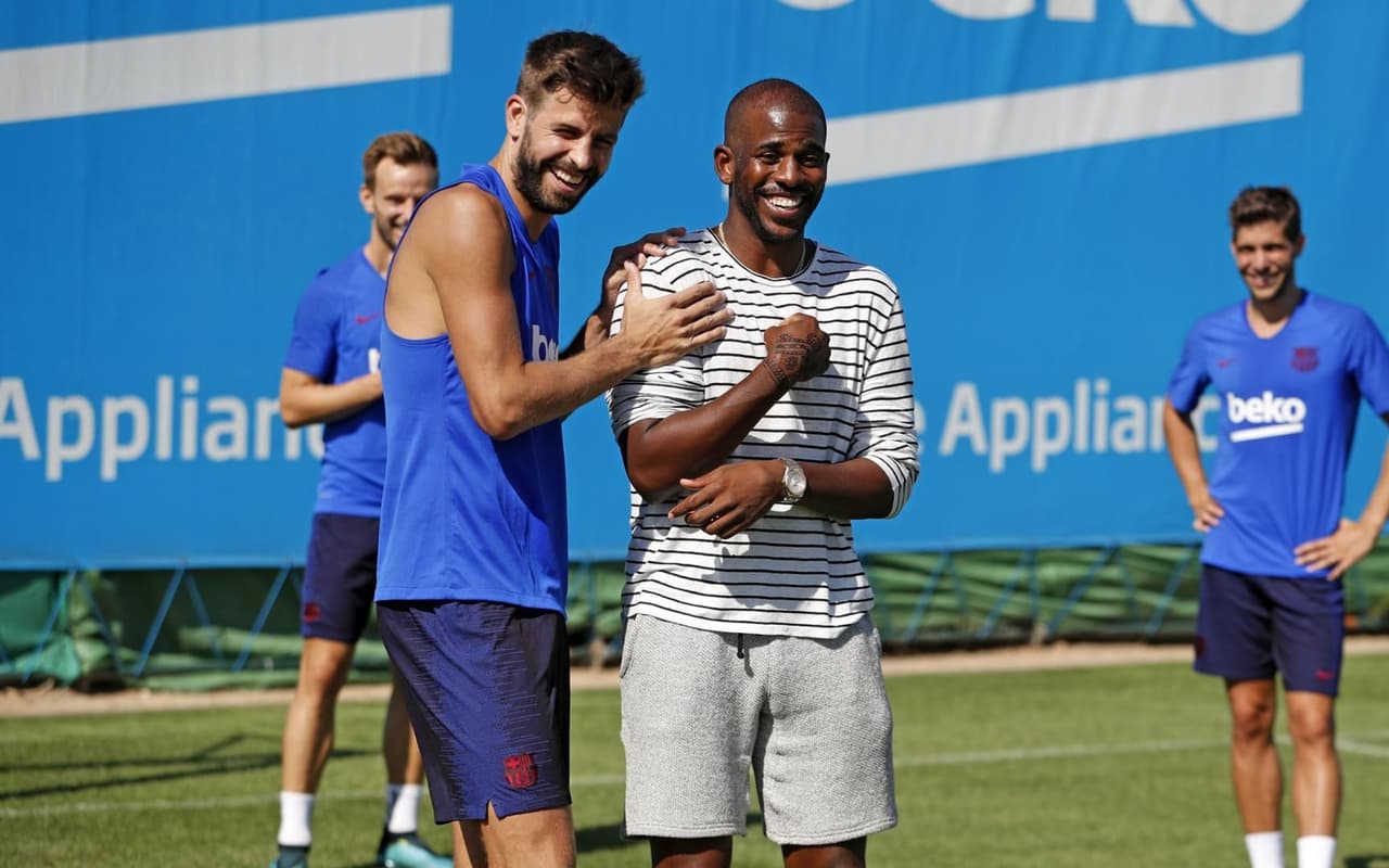 Gerard Piqué y Chris Paul.