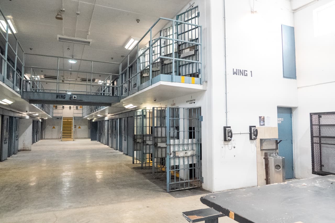 El estado de Florida informó que ya está funcionando la nueva cárcel de migrantes denominada ‘Deportation Depot’ o ‘Depósito de Deportación’, ubicada en el norte del estado. 
<br>