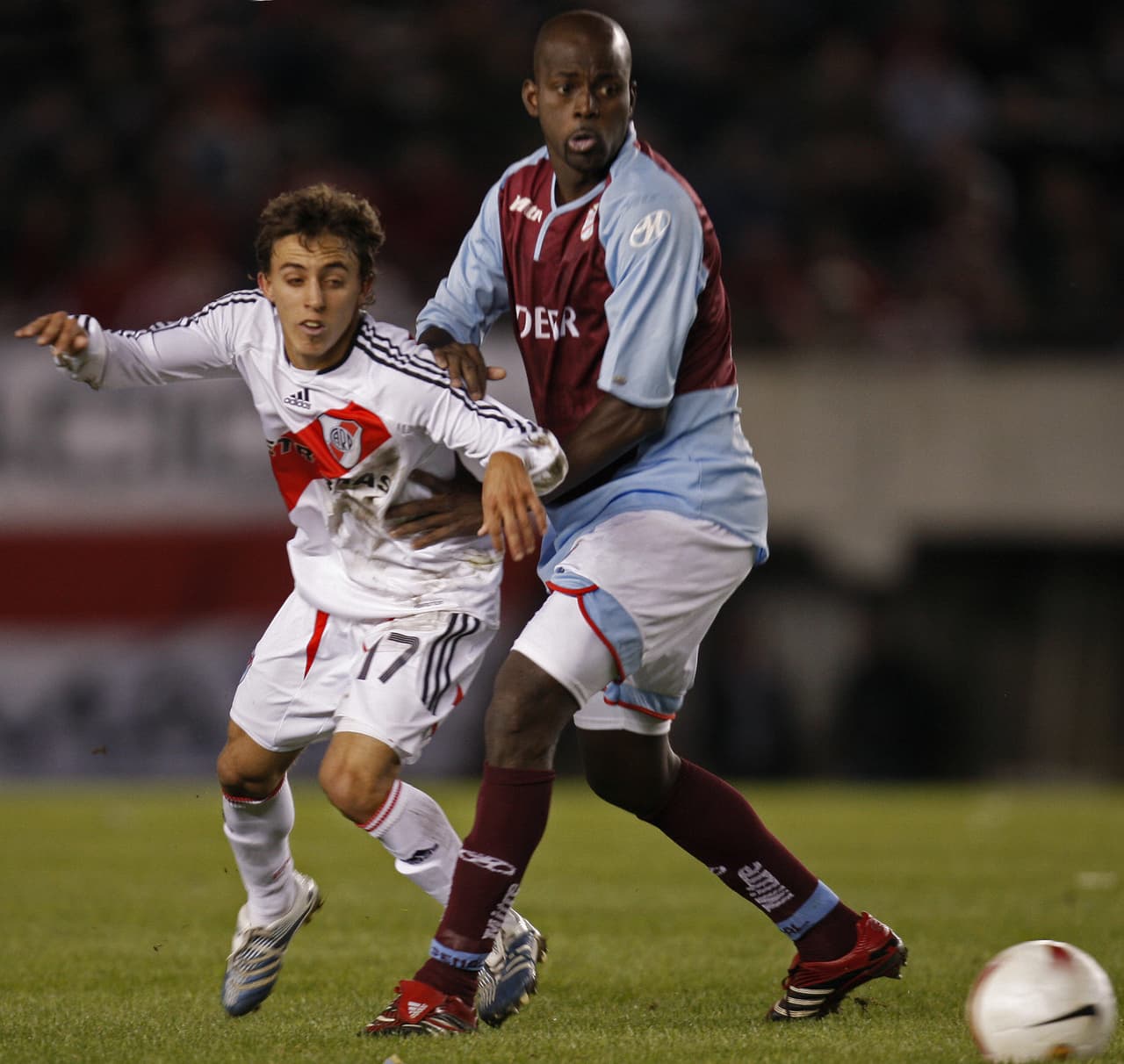 Con Messi, Diego Buonanotte ganó la medalla dorada de los Olímpicos de Beijing 2008. Fichó con Pachuca en 2014, aunque salió mal con la directiva hidalguense.