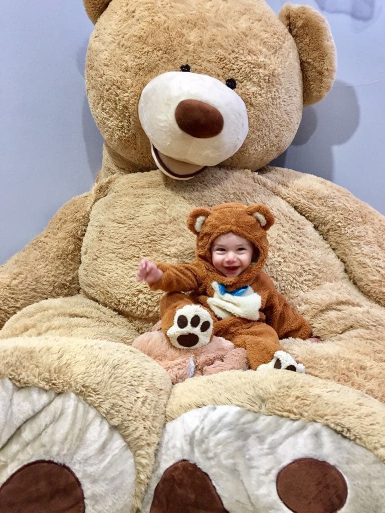 Este oso gigante era uno de sus juguetes favoritos.